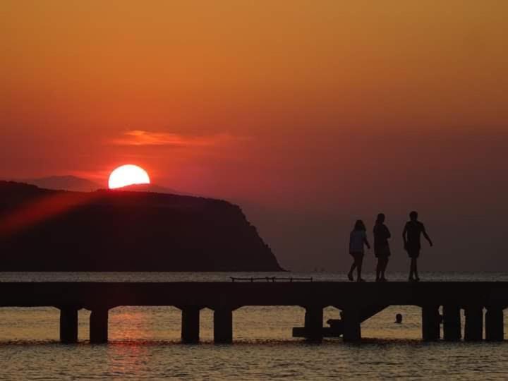 Sunset View Rooms Agía Triás Dış mekan fotoğraf